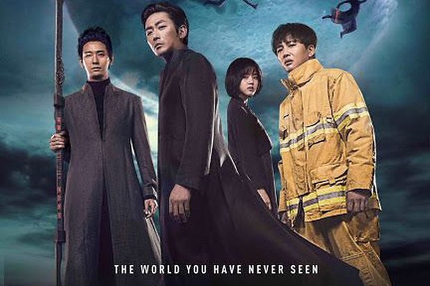 Along with the God's: The Two Worlds/Foto: pinterest/ndeljoo Diperankan oleh Ju Ji Hoon, Ha Jung Woo, dan Kim Hyang Gi, Along with the God's: The Two Worlds ini menceritakan tentang pengalaman seorang pemadam kebakaran yang menemukan dirinya telah meninggal dunia.