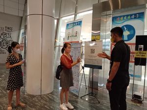 Tak Miliki Sertifikat Vaksin, Ratuasan Pengunjung Mal di Manado Dilarang Masuk