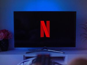Rekomendasi Film dan Series Netflix Baru untuk Weekend Rekomendasi Film dan Series Netflix Baru untuk Weekend