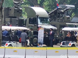 Canda Jokowi, KSAD Andika Perkasa Jadi Sopir Iriana Saat Tinjau Alutsista