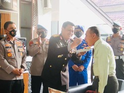 HUT Ke-76 TNI, Kapolda Banten Beri Kejutan ke Danrem 064/Maulana Yusuf