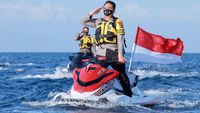 Kapolda NTB Gelar Atraksi Jetski untuk Ucapkan HUT TNI