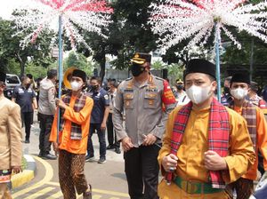 Polisi Beri Kejutan Kodim Jakarta Pusat di HUT Ke-76 TNI Polisi Beri Kejutan Kodim Jakarta Pusat di HUT Ke-76 TNI