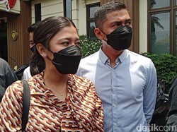 Penampilan Kenang Mirdad dan Tyna Kanna Hadiri Sidang Perceraian