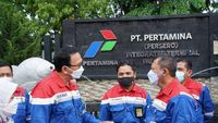 Gaya Ahok Blusukan ke Palembang, Apa Tuh yang Gantung di Paha?