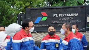 Gaya Ahok Blusukan ke Palembang, Apa Tuh yang Gantung di Paha?