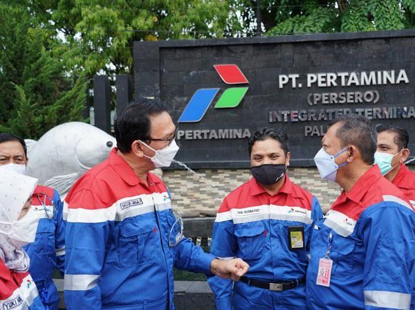 Gaya Ahok Blusukan ke Palembang, Apa Tuh yang Gantung di Paha?