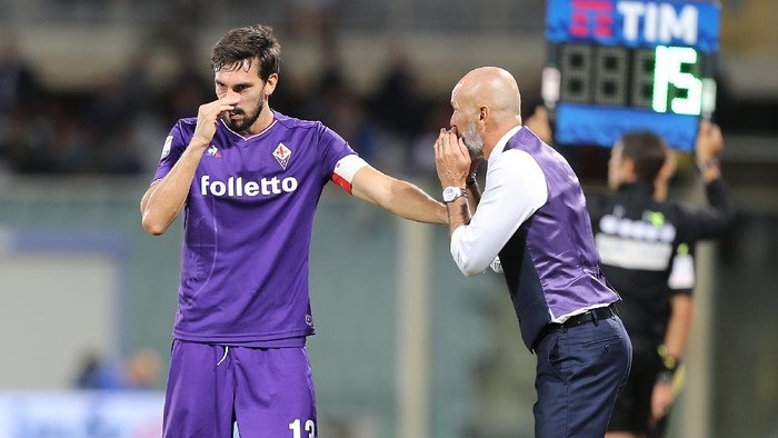 FLORENCE, ITALY - SEPTEMBER 16: Davide Astori of ACF Fiorentina and Stefano Pioli manager of ACF Fiorentina during the Serie A match between ACF Fiorentina and Bologna FC at Stadio Artemio Franchi on September 16, 2017 in Florence, Italy.  (Photo by Gabriele Maltinti/Getty Images)