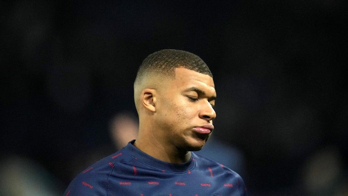 PSGs Kylian Mbappe grimaces during the warm-up before the Champions League Group A soccer match between Paris Saint-Germain and Manchester City at the Parc des Princes in Paris, Tuesday, Sept. 28, 2021. (AP Photo/Christophe Ena)