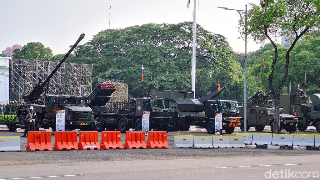 Potret Pameran Alutsista di Depan Istana Saat HUT ke-76 TNI Potret Pameran Alutsista di Depan Istana Saat HUT ke-76 TNI