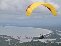 Pertama Kalinya Paralayang Putri Dipertandingkan di PON Papua