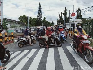 Mak Kluwer! Pemotor di Klaten Ramai-ramai Putar Balik Bikin Macet, Ternyata...