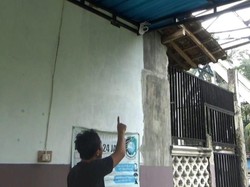 Pencuri CD di Banyuwangi Terekam CCTV, Pelaku Bertopeng Celana Dalam