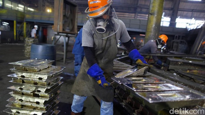 Indonesia menjadi salah satu negara di dunia yang dapat memproduksi mineral timah dalam jumlah besar. Kemana Timah Indonesia larinya? Dalam pengoperasiannya, pemerintah menunjuk PT Timah (Tbk) untuk menambang mineral timah yang berada di Kepulauan Bangka Belitung, Kepulauan Riau, dan Provinsi Riau.