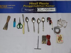 Razia Ponsel Napi Lapas Mojokerto, Sipir Justru Temukan 4 Senjata Tajam
