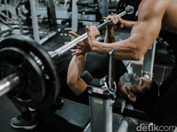 Weight Training: Manfaat dan Cara Melakukan Latihan Beban yang Efektif