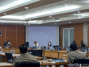 Viani Limardi Hadir Rapat DPRD Usai Dipecat PSI: Saya Fraksi Rakyat! Viani Limardi Hadir Rapat DPRD Usai Dipecat PSI: Saya Fraksi Rakyat!