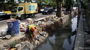 Cegah Banjir, Saluran Air di Pekayon Bekasi Dilebarkan