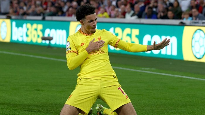 BRENTFORD, ENGLAND - SEPTEMBER 25: Curtis Jones of Liverpool celebrates after scoring their teams third goal  during the Premier League match between Brentford and Liverpool at Brentford Community Stadium on September 25, 2021 in Brentford, England. (Photo by Clive Rose/Getty Images)