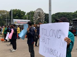 DKI PPKM Level 3, Polisi Bubarkan Aksi Mahasiswa Kawal Sidang UU Cipta Kerja