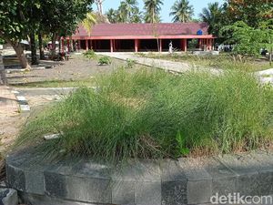 Fasilitas Pariwisata di Pantai Karapyak Pangandaran Tak Terawat