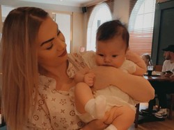 Wanita Cantik Ini Dapat Gelar Nenek Termuda, Punya Cucu di Usia 33