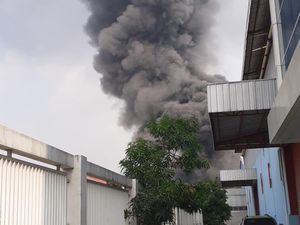 Gudang di Penjaringan Jakut Kebakaran, 18 Unit Damkar Dikerahkan