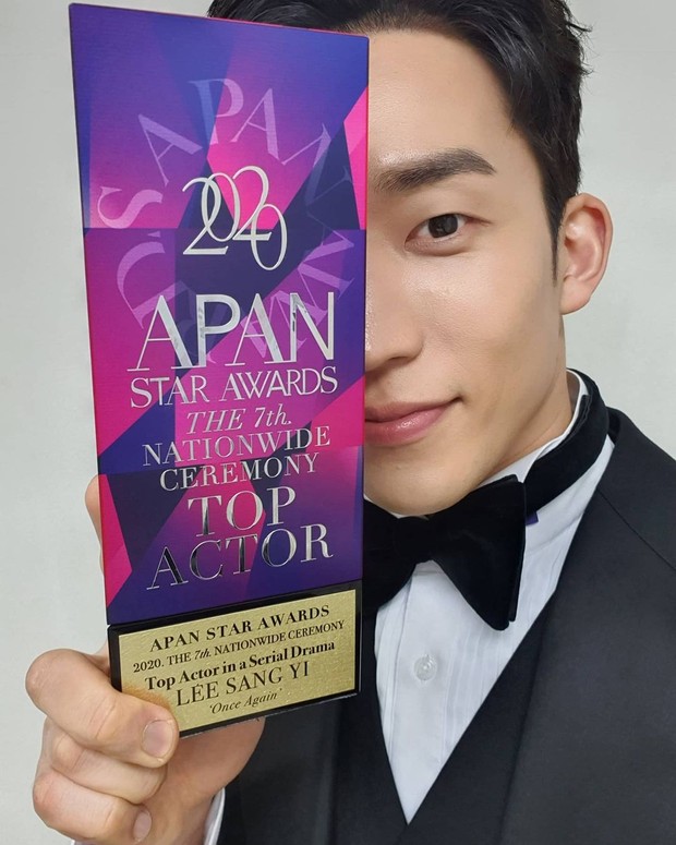 Lee Sang Yi berhasil meraih penghargaan di APAN Star Awards 2020/Foto: Instagram.com/leesangyi_ Lee Sang Yi berhasil meraih penghargaan di APAN Star Awards 2020