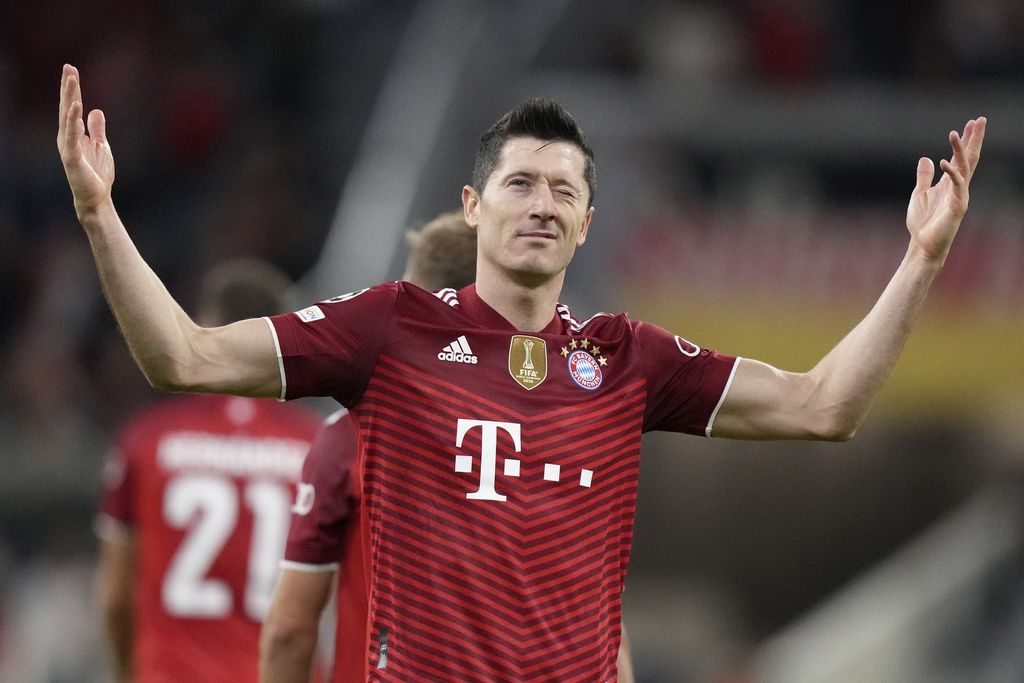 Bayern's Robert Lewandowski celebrates after scoring his side's second goal during the Champions League group E soccer match between Bayern Munich and Dynamo Kyiv in Munich, Germany, Wednesday, Sept. 29, 2021. (AP Photo/Matthias Schrader)