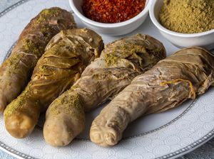 Mau Nyicip Sirdan? Torpedo Kambing yang Direbus Utuh Khas Turki