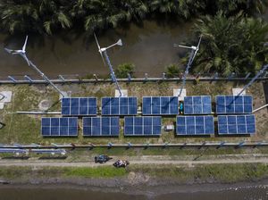 Melihat Pembangkit Listrik Tenaga Hybrid di Cilacap