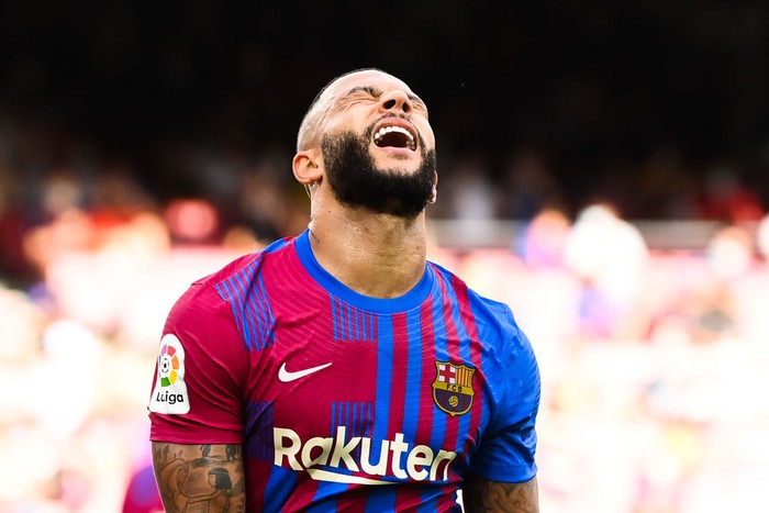 Memphis Depay BARCELONA, SPAIN - SEPTEMBER 26: Memphis Depay of FC Barcelona reacts during the LaLiga Santander match between FC Barcelona and Levante UD at Camp Nou on September 26, 2021 in Barcelona, Spain. (Photo by David Ramos/Getty Images)
