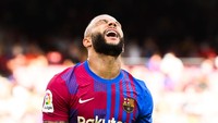 Memphis Depay yang dinilai tidak cocok dengan gaya pelatih Xavi Hernandez dijual seharga 45 juta Euro atau setara Rp 689 miliar (Getty Images/David Ramos)