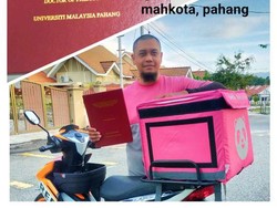 Keren! Pria Selesaikan Kuliah S-3 Sambil Jadi Driver Antar Makanan Online