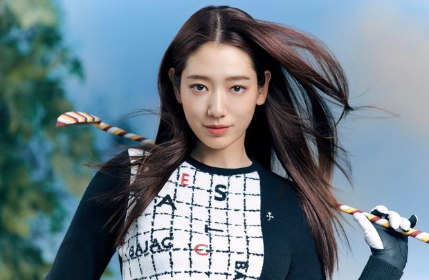 Aktris Park Shin Hye juga dianggap memiliki paras yang cantik natural sejak lahir.