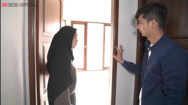 Teuku Ryan calon suami Ria Ricis membeli sebuah rumah baru di kawasan Jakarta. Yuk intip penampakan rumahnya!