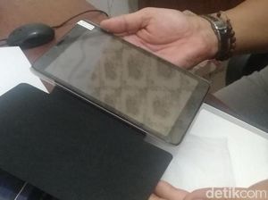 Pencuri Ratusan Tablet di SMKN 5 Jember Ternyata Staf Administrasi Pencuri Ratusan Tablet di SMKN 5 Jember Ternyata Staf Administrasi