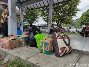 Angkutan Elf di Cianjur Mogok, Penumpang Telantar