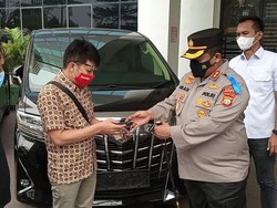 Polisi Gadungan Pelaku Penggelapan Mobil Sewa Alphard buat Pikat Cewek