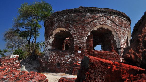 Pulau Kelor, Kepulauan Seribu The rest of Martello Fortress in Kelor Island, Kepulauan Seribu, Jakarta, Indonesia.