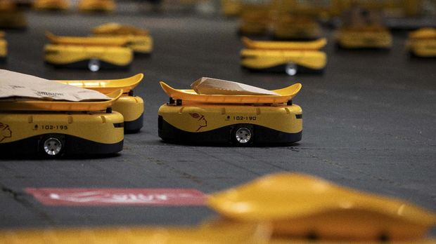 Robots transport parcels at the Hellenic Post's sorting centre in Kryoneri, Greece, October 4, 2021. Picture taken October 4, 2021. REUTERS/Alkis Konstantinidis