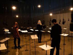 Jelajahi Karya Seni Instalasi Buatan Seniman India Shilpa Gupta