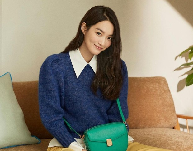 Tak hanya dikenal dengan kemampuan aktingnya, kekasih dari Kim Woo Bin ini juga dicintai karena kecantikannya.