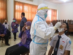 Kudus Gelar PTM Terbatas, Siswa SMP Dites Swab Antigen Secara Acak
