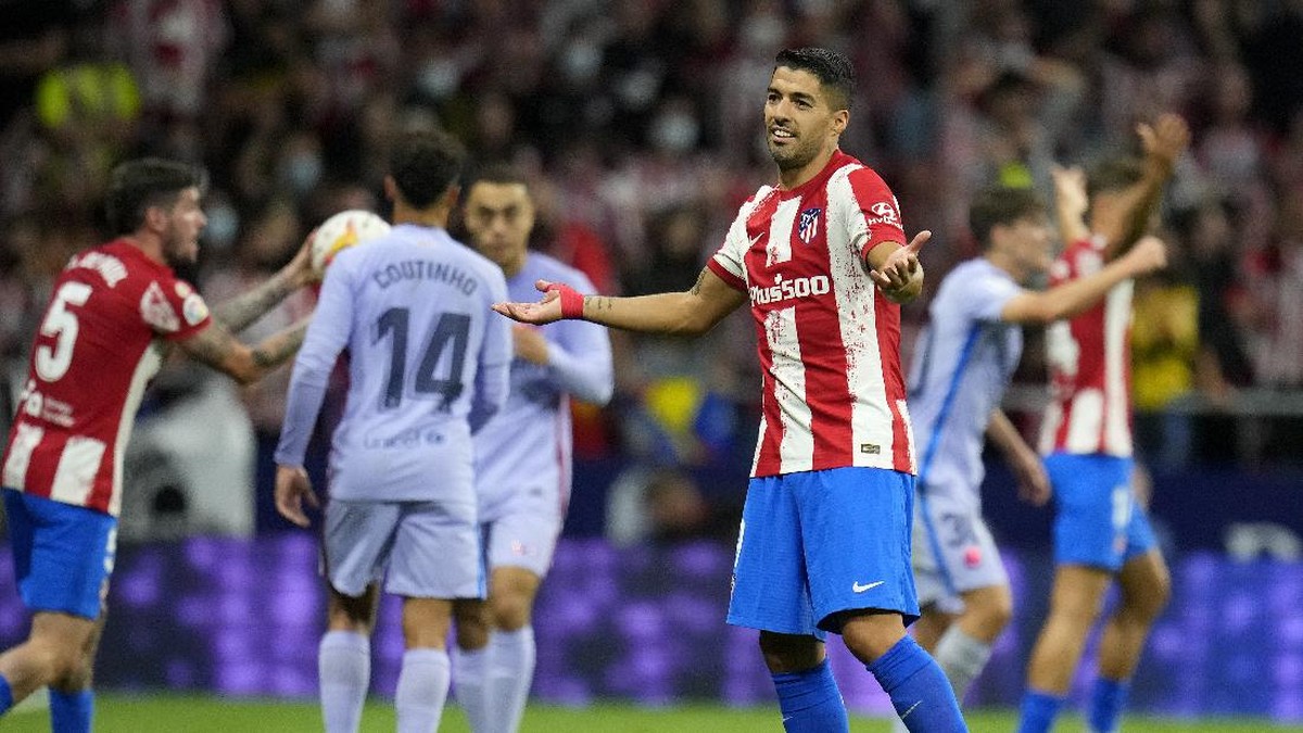 Luis Suarez ikut terluka karena Barcelona terseok-seok di musim ini. (Foto: AP/Manu Fernandez)