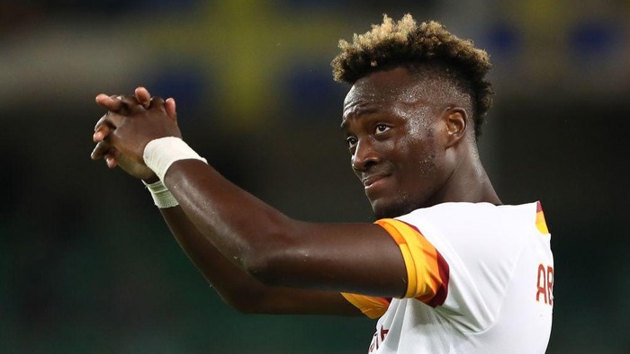 VERONA, ITALY - SEPTEMBER 19: Tammy Abraham of AS Roma looks dejection during the Serie A match between Hellas and AS Roma at Stadio Marcantonio Bentegodi on September 19, 2021 in Verona, Italy. (Photo by Marco Luzzani/Getty Images)