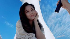 Senyum Choi Jung Yoon di Tengah Perceraian dengan Suami Konglomerat
