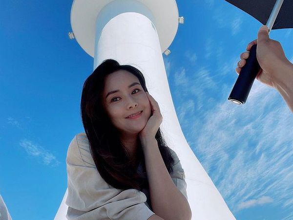 Senyum Choi Jung Yoon di Tengah Perceraian dengan Suami Konglomerat