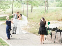 Dilarang Makan, Fotografer Ini Nekat Hapus Semua Foto Pengantin yang Menyewanya
