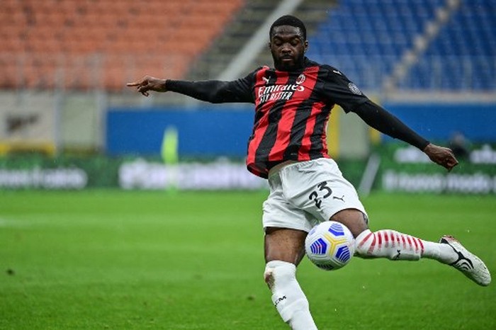 Fikayo Tomori AC Milan's English defender Fikayo Tomori kicks the ball during the Italian Serie A football match AC Milan vs Sassuolo on April 21, 2021 at the San Siro stadium in Milan. (Photo by MIGUEL MEDINA / AFP)